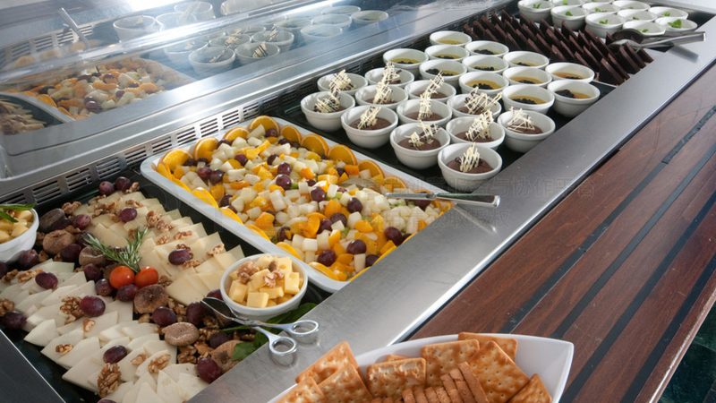 膨化食品的营养价值与其原料和加工工艺密切相关。优质膨化食品应具备以下特点：